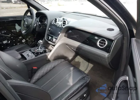 2018 Bentley Bentayga Activity Edition/Black Edition/Mulliner/Onyx Edition/W12 z USA, uszkodzony, nr VIN SJAAC4ZV5JC019453